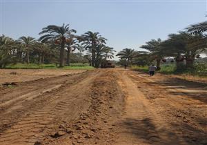 من ميت رهينة حتى منشأة دهشور.. بدء رصف طريق البر الشرقي للمريوطية بطول 6 كم