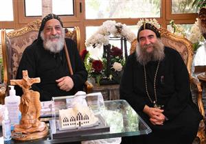 البابا تواضروس يبحث مع الأنبا يؤانس عددًا من الأمور الرعوية بإيبارشية أسيوط