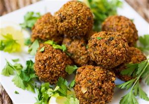 لمحبي الطعمية.. هذا ما يحدث لجسمك عند تناولها يوميا 