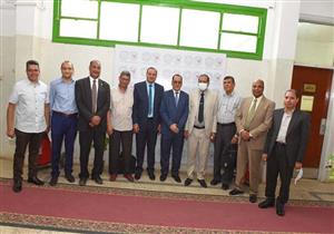 تقديرًا لمجهوداته.. جامعة سوهاج تكرم القائم بعمل عميد كلية العلوم السابق (صور)