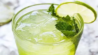 4 فوائد مذهلة لتناول كوب من عصير الليمون على صحة جسمك