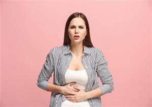 أصوات معدتك تشعرك بالإحراج؟.. 10 طرق فعالة للتخلص منها