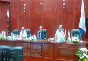 نائب رئيس هيئة المجتمعات العمرانية يتابع مع رؤساء أجهزة المدن الجديدة الموقف التنفيذي للمشروعات