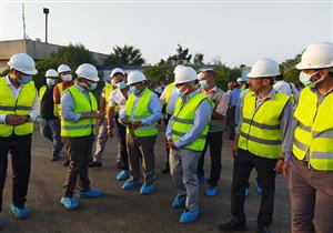 صور.. وزير التنمية المحلية يتفقد مصنع تدوير القمامة في بورسعيد