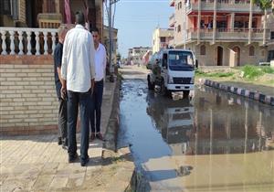 "مجاري ومياه جوفية".. الصرف الصحي أزمة تؤرق الأهالي في مصيف بلطيم - صور