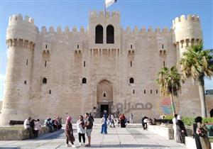 صور.. العطلة الأسبوعية تنعش زيارات قلعة قايتباي في الإسكندرية