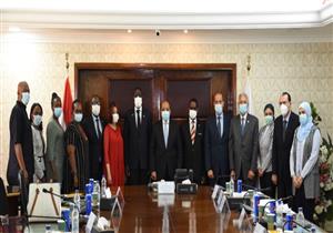 شعراوي يبحث مع وفد حكومي من ناميبيا وبرنامج الأغذية العالمي تبادل الخبرات والتعاون المشترك