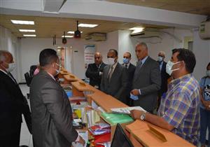 تفقد آلية عمل الشباك الواحد.. نائب محافظ المنيا في جولة بجهاز تنمية المشروعات