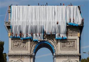 سر تغليف قوس النصر في باريس (فيديوجرافيك) 
