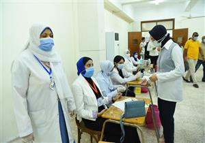 صور.. تطعيم الطلاب الجدد في جامعة أسيوط بلقاح كورونا