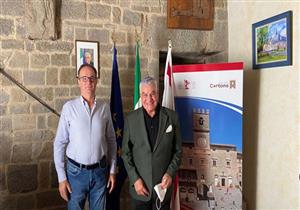 عمدة مدينة كورتونا الإيطالية يستقبل زاهي حواس للحديث عن المدينة المفقودة