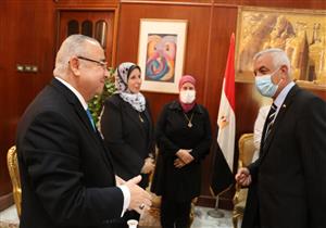 رئيس جامعة المنوفية يستقبل لجنة قطاع الدراسات الصيدلية- صور