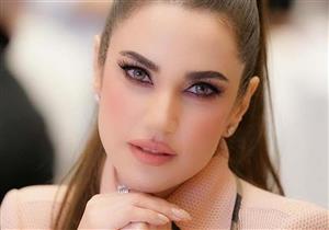 رقص درة وزوجها على "نمبر وان" في الاحتفال بعيد ميلاده (فيديو)