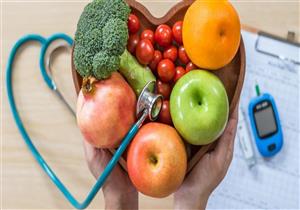  منها اللوز والتوت.. 10 أطعمة تحميك من جلطات القلب