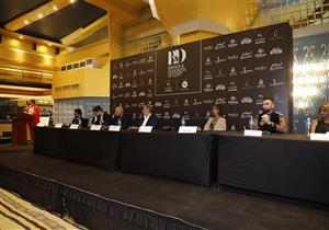  استايلات مستوحاة من لوحة موناليزا وحقائب «على كل لون» في مهرجان الموضة والأزياء