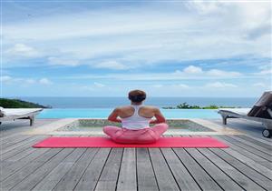 نسرين طافش تمارس التمارين على الشاطئ في سيشل (صور)