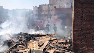 "الخشب بقى فحم".. 15 سيارة إطفاء للسيطرة على حريق الشرابية- صور