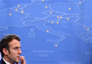 فرنسا تتولى رئاسة الاتحاد الأوروبي في أجواء ملبدة 