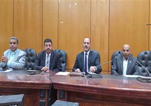 صور.. وكيل "تعليم سوهاج" يتابع الاستعدادات لامتحانات الفصل الدراسي الأول