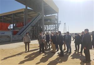  محافظ المنيا يتفقد أعمال تطوير مصنعي تدوير المخلفات والعسل الأسود بتونا الجبل 