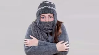 لماذا تشعر بعض النساء بالبرد أكثر من الرجال؟