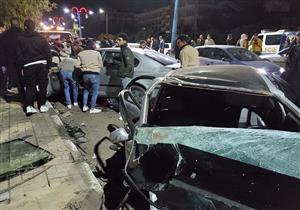  5 مصابين في تصادم سيارتين في مصر الجديدة