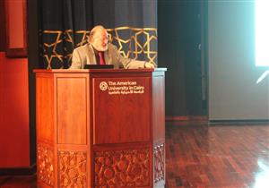 الجامعة الأمريكية بالقاهرة تناقش تأثير التغيرات المناخية على كبار السن 