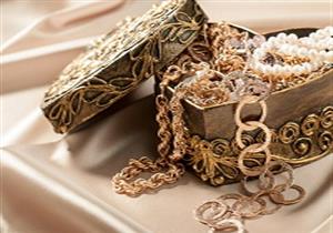 منها تراكم البكتيريا.. لهذه الأسباب عليكِ خلع المجوهرات قبل النوم