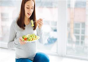   هل يجب تناول الحامل طعام لشخصين من أجل الجنين؟