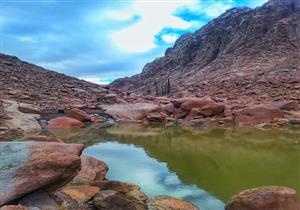 بعد ذوبان الثلوج.. شلالات المياه تزين وديان سانت كاترين (صور)