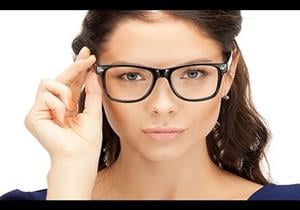 هل ارتداء النظارات يسبب الهالات السوداء؟