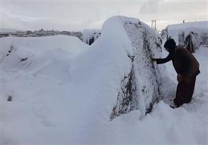 تجمد الحمير ووفاة طفل.. عواصف ثلجية تضرب دولا عربية وأوروبية (صور وفيديو)
