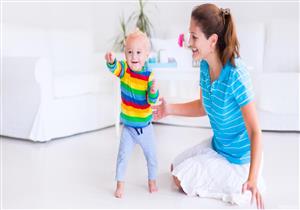 لماذا يجب استشارة الطبيب إذا كان طفلك يمشي على إصبع قدميه؟