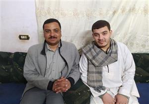 صوت ملائكي وظروف صعبة.. "الشيخ حسن" يصدح بالقرآن.. ورسالة للشيخ "الطيب"