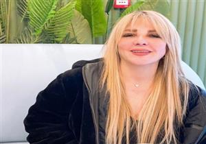 ندى بسيوني تلاعب "الدولفين" في أحدث ظهور لها