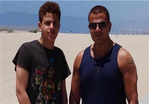 رقص عمرو دياب ونجله عبدالله على أغنية "يا أنا يا لأ" (فيديو)