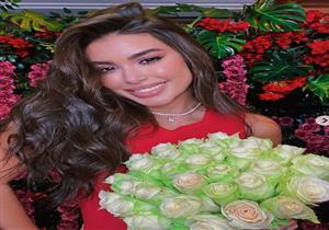 ياسمين صبري تنشر صورا جديدة.. وتعليقات الجمهور: "قمر ومنين الأسورة"