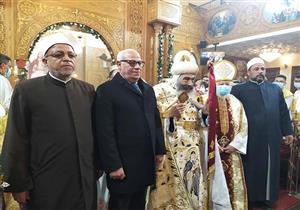 صور تذكارية تجمع مطران بورسعيد ومشايخ الأزهر داخل كنيسة العذراء بعيد الميلاد