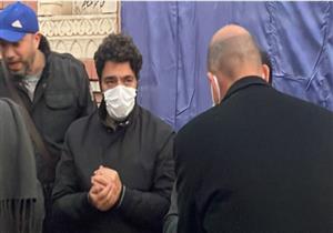 بالصور| حميد الشاعري في جنازة والد هشام عباس