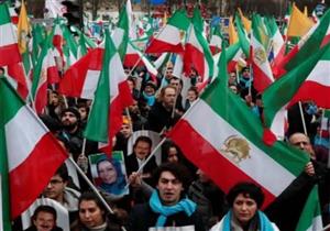 موظفو الهيئات القضائية الإيرانية يتظاهرون للتنديد برفض الحكومة زيادة رواتبهم