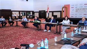 وزير الآثار ومحافظ البحر الأحمر يجتمعان مع مستثمري وممثلي قطاع السياحة الخاص