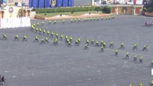 يرسمون علم مصر.. طلاب كلية الشرطة يقدمون عروضا بالدراجات الهوائية أمام السيسي