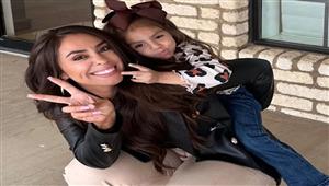  أثارت الجدل.. فيديو لـ أم تزيل شعر وجه طفلتها 3 سنوات بالشمع