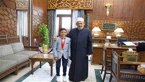 شيخ الأزهر يكرِّم الفريق الحاصل على المراكز الأول عربيًّا بالأسبوع العربي للبرمجة بتونس
