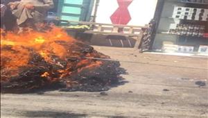 لامست أسلاك الكهرباء.. حريق في سيارة نقل محملة بالقطن بسوهاج- صور  