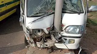 عمود إنارة ينهي حياة سائق ويصيب 14 بالدقهلية