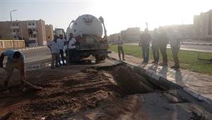  صور.. إصلاح كسر في خطوط مياه الشرب بطور سيناء