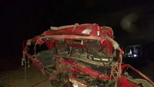 7 مصابين في تصادم سيارة نقل وميكروباص بالطريق الصحراوي