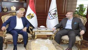 في أول زيارة رسمية.. محافظ بني سويف يستقبل وزير التعليم