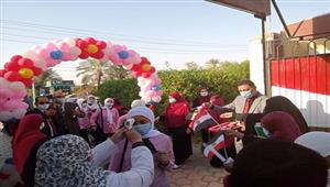 بلالين.. أجواء مبهجة تستقبل طلاب الوادي الجديد في المدارس - صور